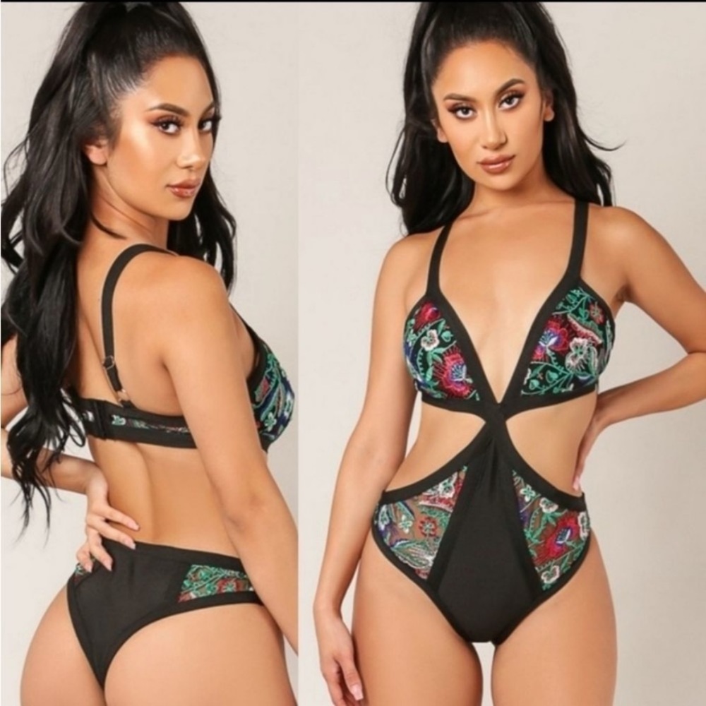 Swim suit - Picture 1 of 5